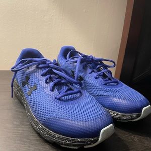 Under Armour (Big Kid Size 6) Surge Two Fade